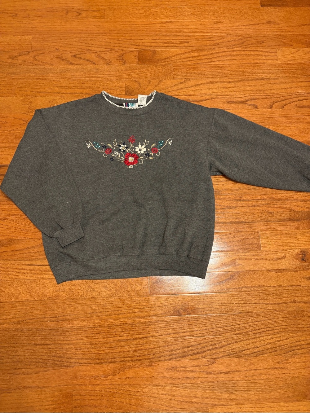 Vintage Dark Gray Floral Embroidered Crewneck Sweater size M